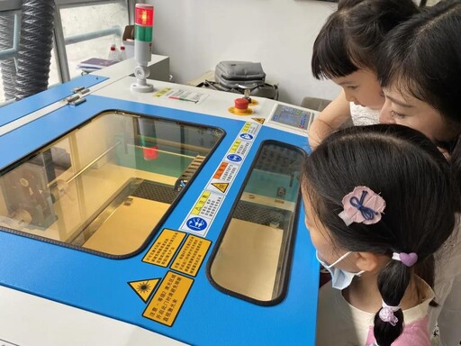 选手全神贯注观看开云app官方网站入口在哪
制作过程