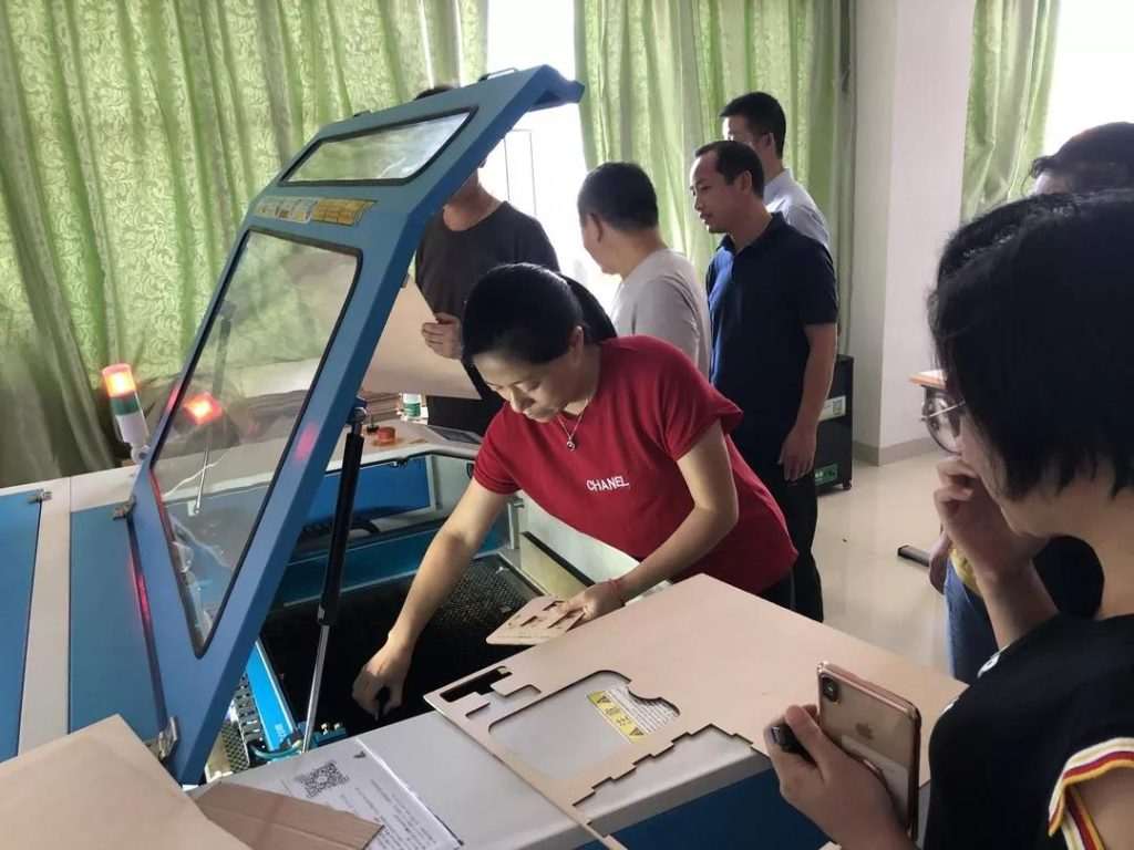 教师亲自操作开云app官方网站入口在哪