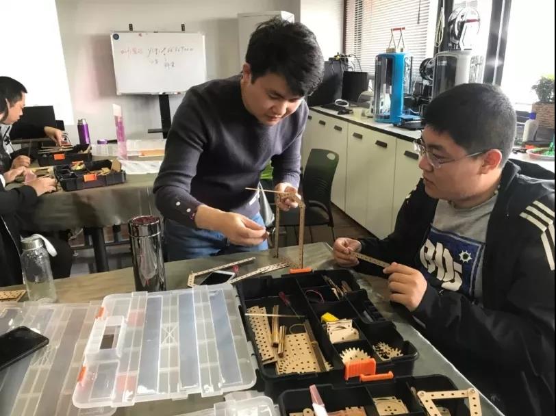 阳光帅气的陈老师