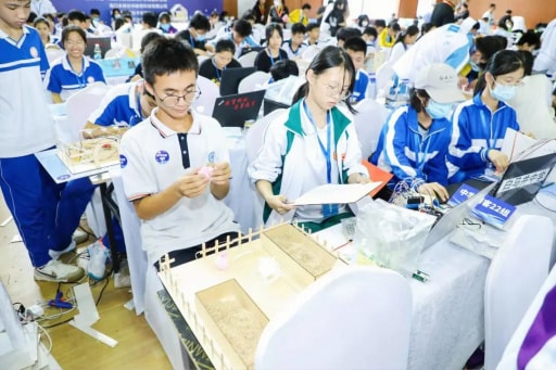 雷宇与创趣天地助力第二十三届海南省学生信息素养提升实践活动