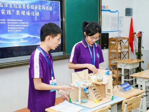 雷宇与创趣天地助力第二十三届海南省学生信息素养提升实践活动