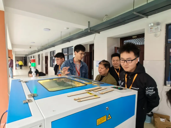 雷宇助力2024年广西师生信息素养提升实践活动指导教师培训顺利举行